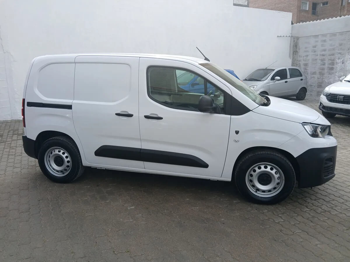Peugeot E Partner K9 Electrica_jul11_04